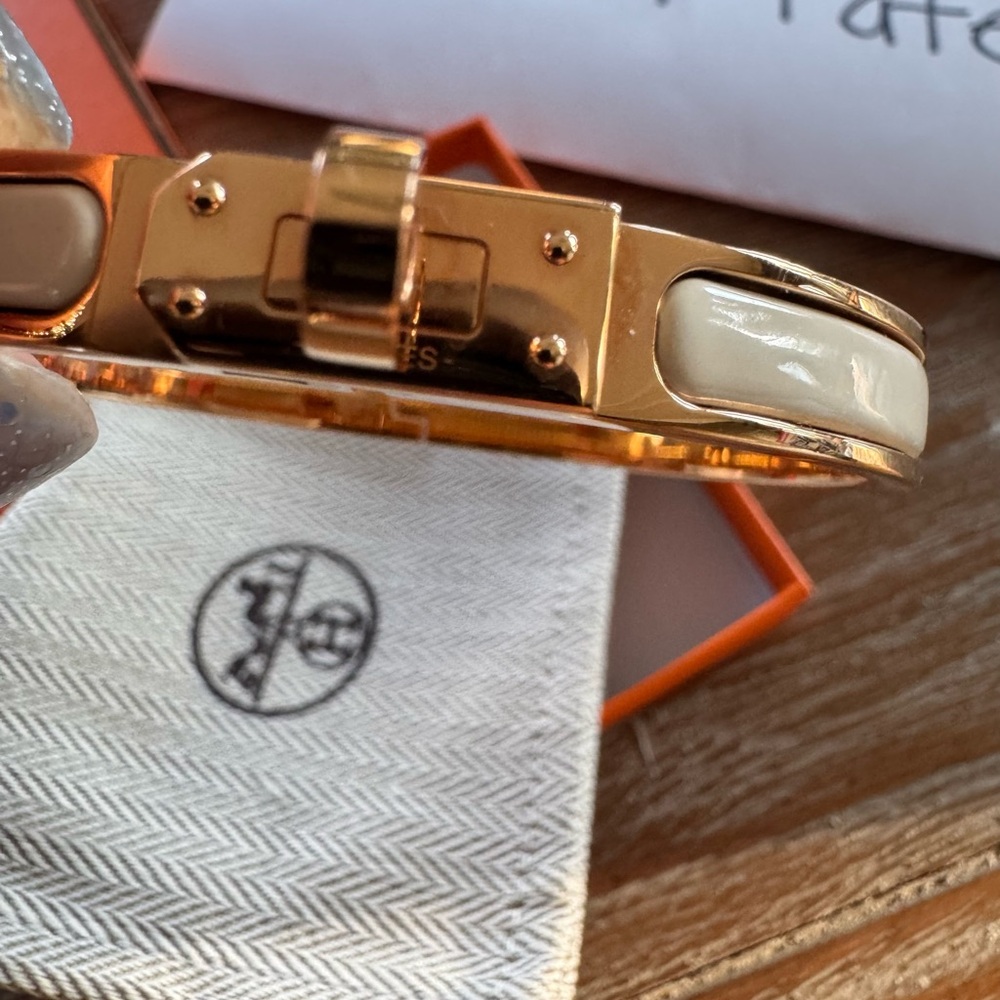 Hermes Le Bracelet Mini Clic Kelly Rose Gold and Creme - Picture 5 of 10